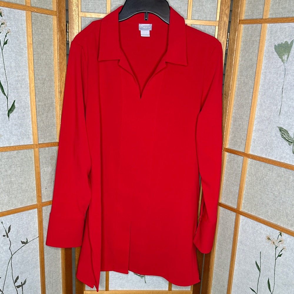 Women’s Chico’s Red V-neck Top Size 1 Medium - Picture 2 of 10